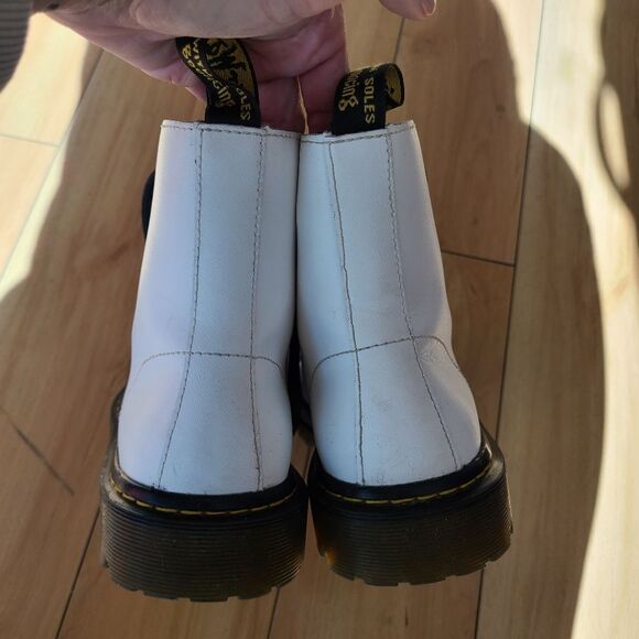 Dr. Martens white 8 eye classic women's size 8 - Picture 2 of 8